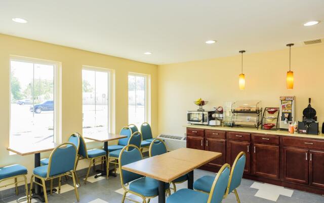 AArya Hotel By Niagara Fashion Outlets