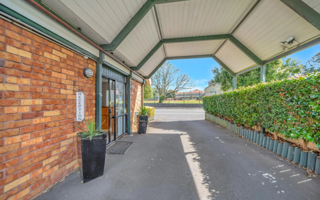 Tudor Court Motor Lodge
