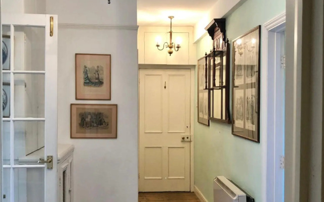 Dressmakers Salon - Unique 3 Bedroom in Gothic Villa