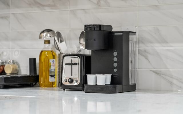 Affordable Long-term Stays Welcome 1BR Suite