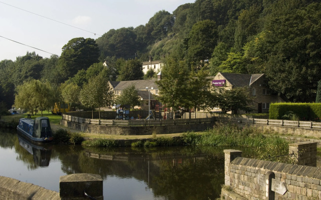 Premier Inn Halifax South