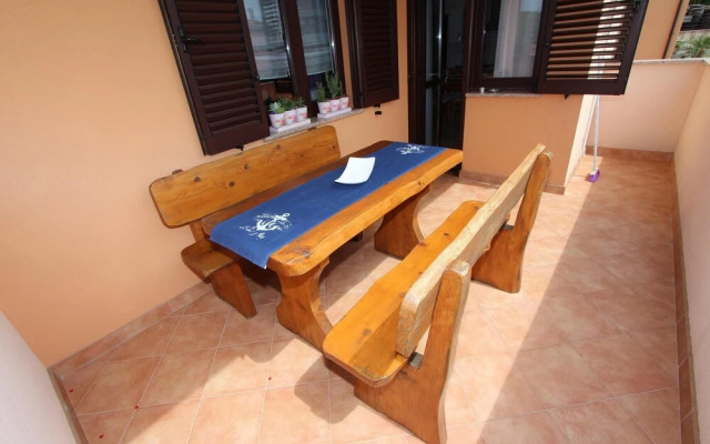 Apartment Dado