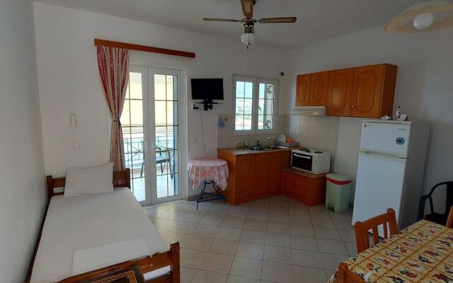 Matina Apartments Tyros