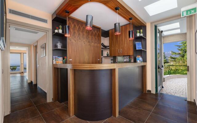 Luxury villa with marvellous terrace overlooking the sea-VILLA LILIANA