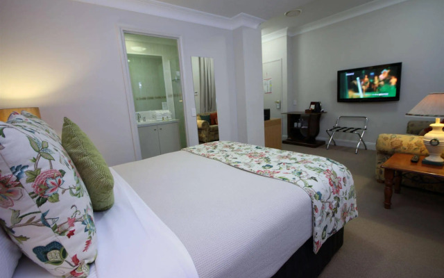 The Manor Apartment Hotel