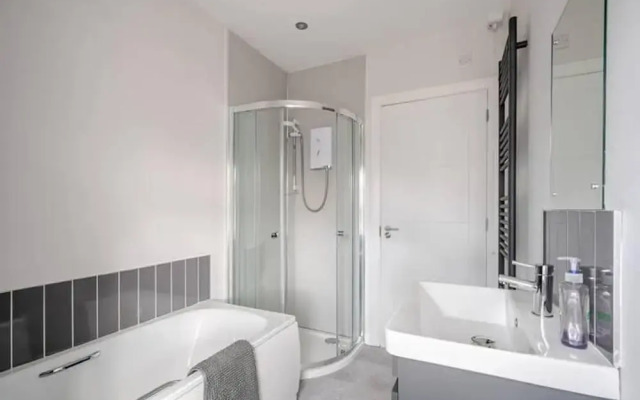 Ekaya Cozy Belfast With 2 Bedrooms