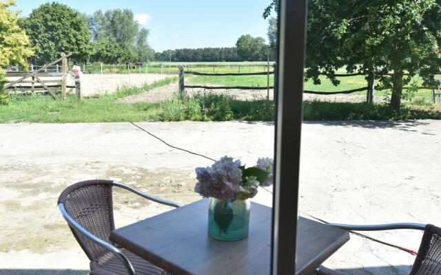 Tasteful Holiday Home in Sijsele-brugge With Garden