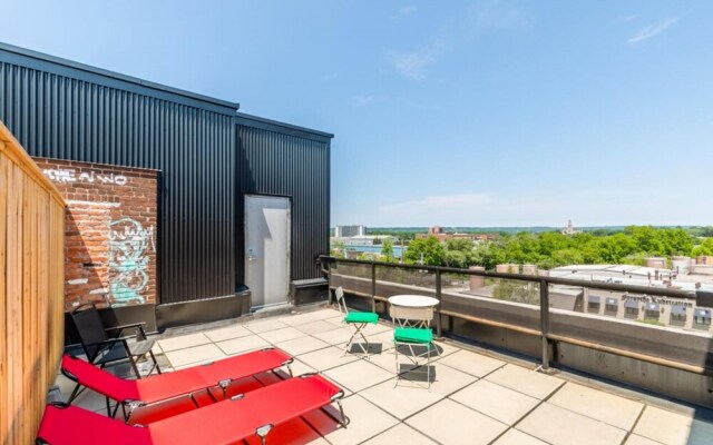 Grand 2Br Dundurn Loft Rooftop Terrace With Sunbeds Parking Gym