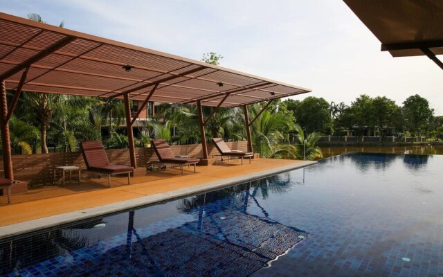 4 BR Private Villa in V49 Pattaya w/ Village Pool