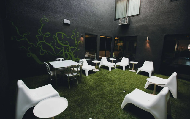 Shelter Hotel