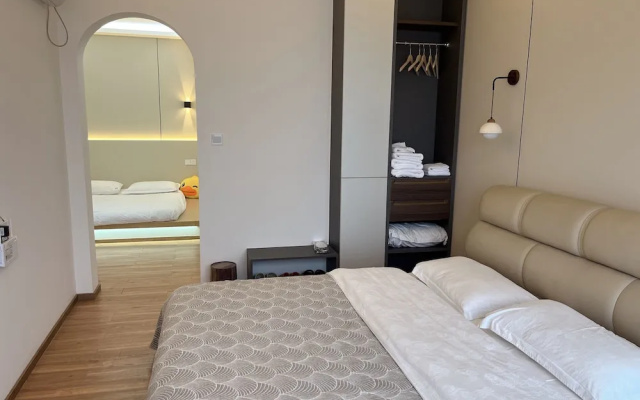 He She Courtyard Free pick-up train station stay 3 nights – Guest Rooms – Guilin