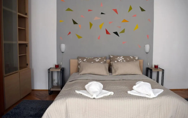 Diamond Astoria 4, Quiet Apartment