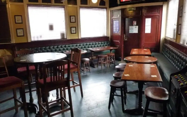 Shanahans B&B with Sports Bar