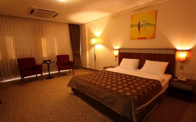 Noble Hotel