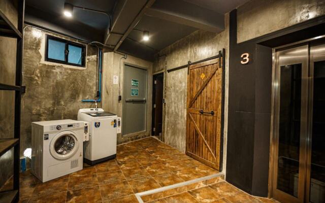 Episode 11 Hostel Sukhumvit