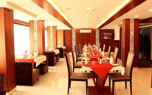 OYO Premium Airport City Centre 2