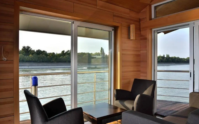 Vogue Apartments Room