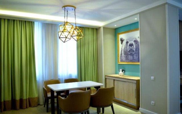 GREEN Which Hotel
