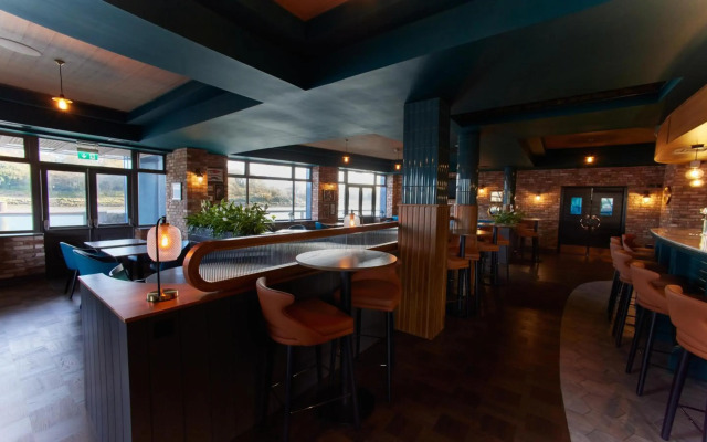 Waterford Marina Hotel