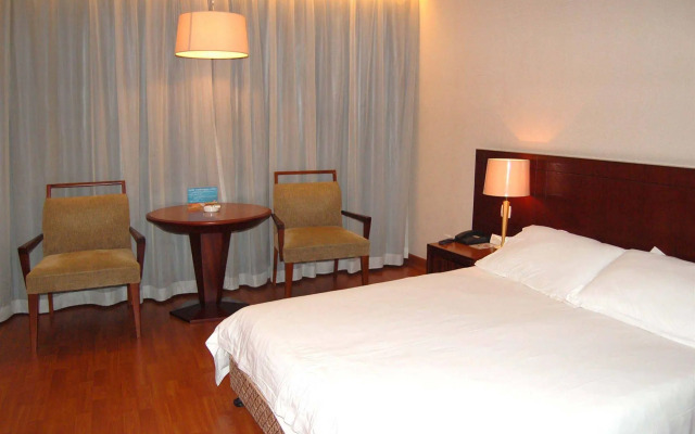 Radisson Red Shanghai Wujiaochang Hotel