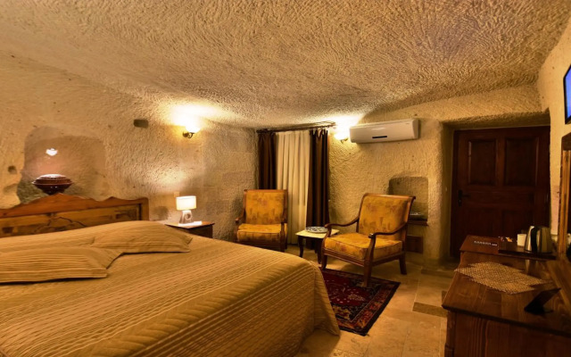 Harman Cave Hotel