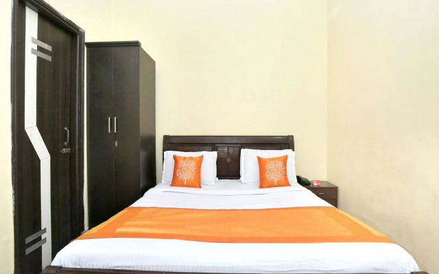 OYO 11642 Hotel Golden Grand