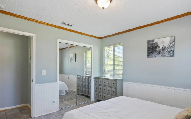 Beach Bungalow 700