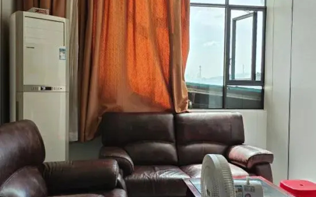 Jiangmen Manzhou Luxury Apartment (Jiangmen East Station Branch)