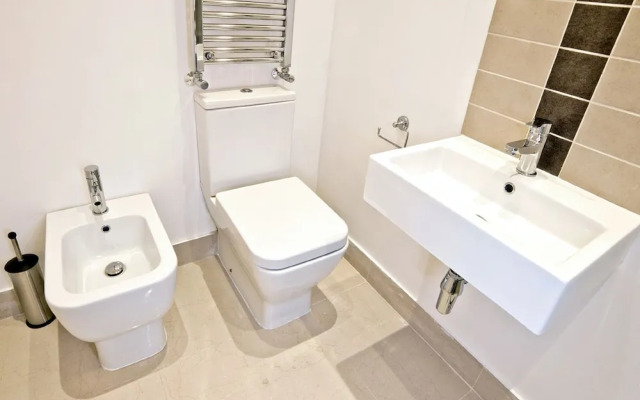 Oxbridge Apartments