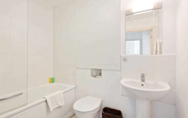 Sleek And Spacious 4 Sleeper, 5 Mins To Moorgate