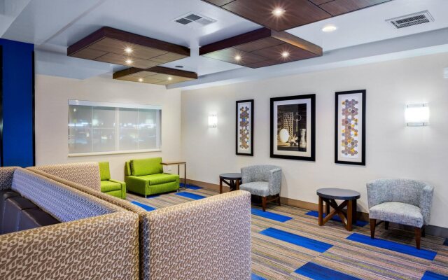 Holiday Inn Express & Suites Chico by IHG