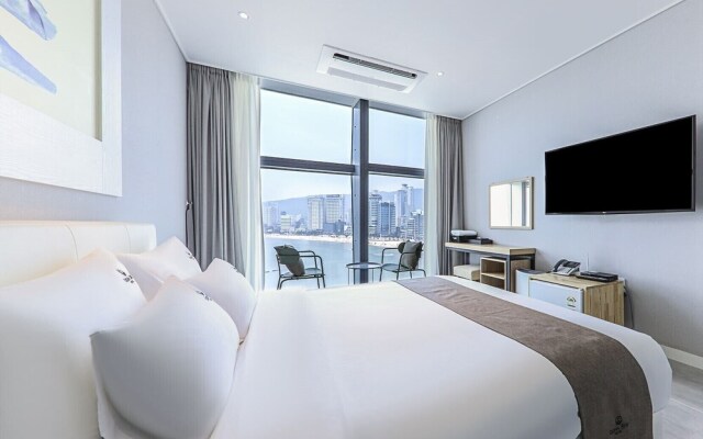 Gray 193 Hotel