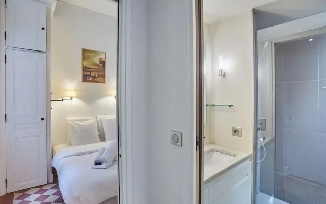 Appartment St Germain des Pres by Studio Prestige