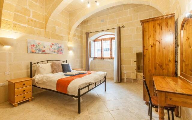 Centre Island Gozitan Farmhouse & Pool