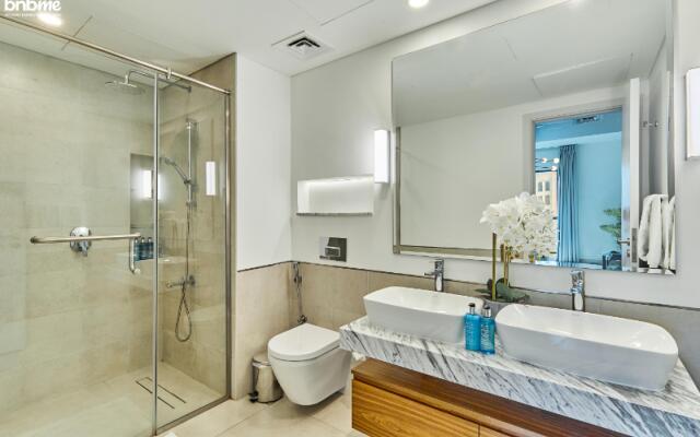 Elegant Pool View 2BR Apartment