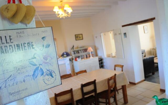 Pleasant Fermette with Outdoor Swimming Pool near Durbuy