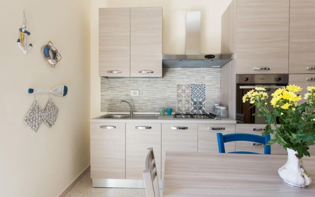 Casetta Vista Mare in Piazza a Mondello by Wonderful Italy