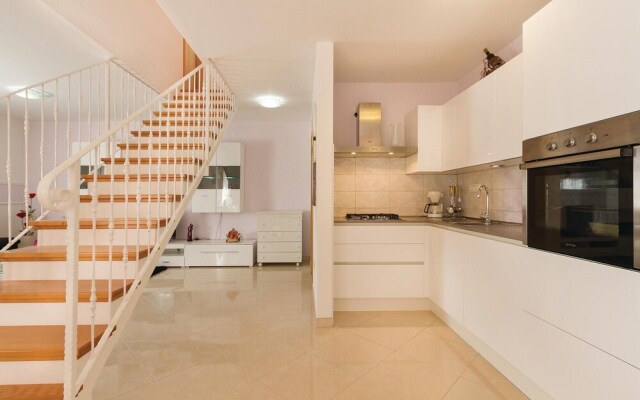 Stunning Home in Rovinjsko Selo With Wifi and 2 Bedrooms