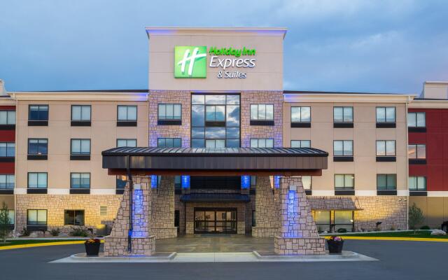 Holiday Inn Express Hotel & Suites Bismarck, an IHG Hotel