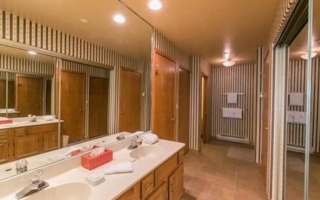 Townsend Place Condo 3 minutes walk to Beaver Creek VIllage by RedAwning