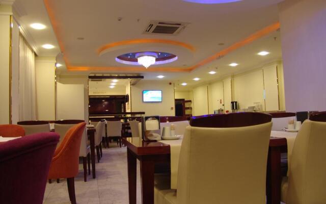 Izan Hotel