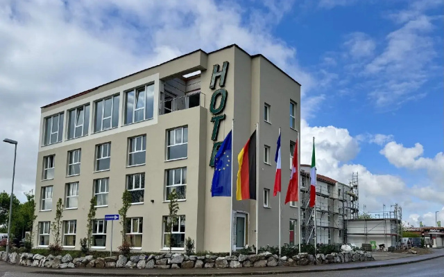 Highway Hotel