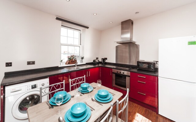 City view flat at Liverpool st Brick Ln