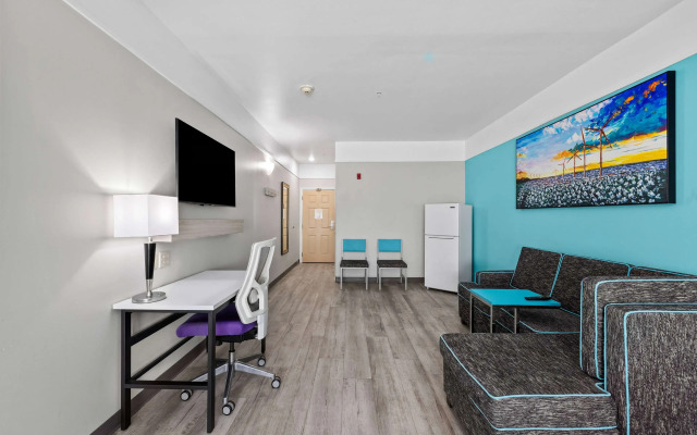 La Quinta Inn & Suites by Wyndham Raymondville