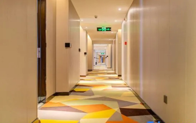 Starway Hotel (Zhengzhou Songshan Road Erqi Wanda Plaza)