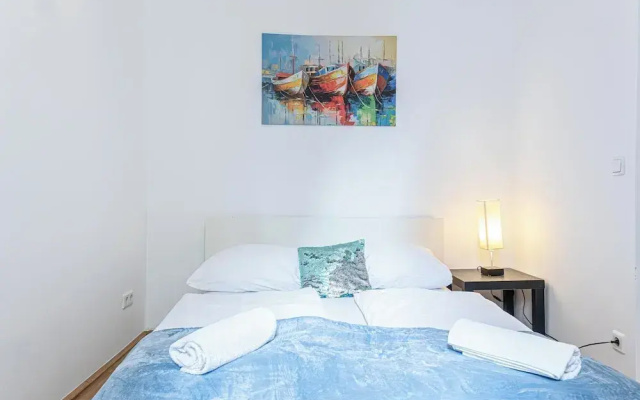 Comfy 2BR Flat Belvedere Vicinity