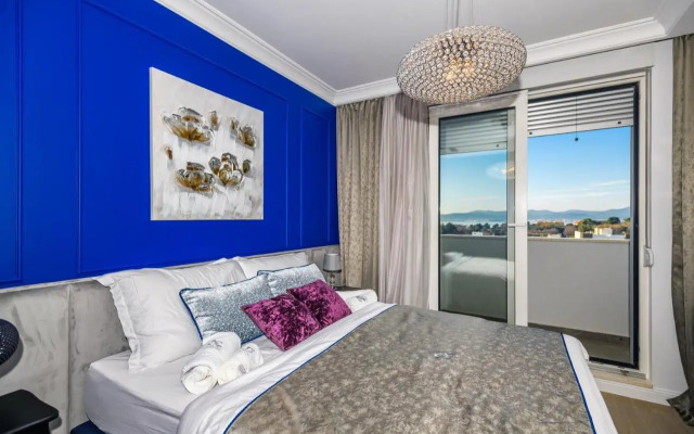 DiVine Luxury Apartment Purple