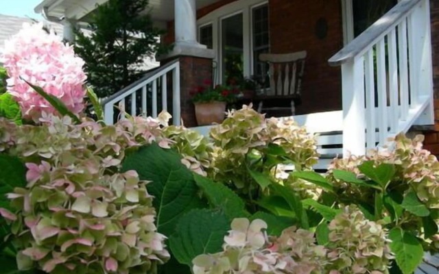 Simcoe Suites on the Henley B&B