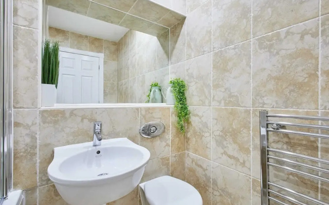 Host Stay Apartment 007
