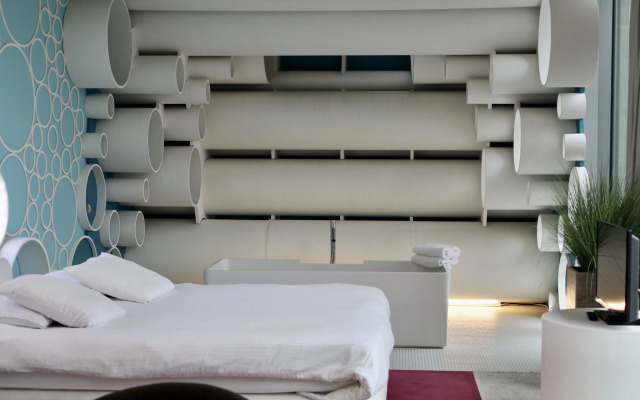 D-Hotel